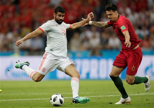 图片报：乌尔比希佩戴特制眼镜与耳罩训练，为了提高专注力