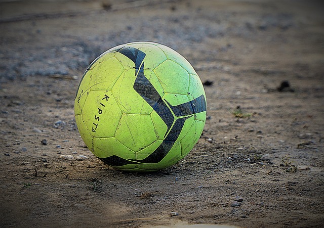 佩工：皮球先打在球员身上再弹到手上，裁判硬造了一个点球