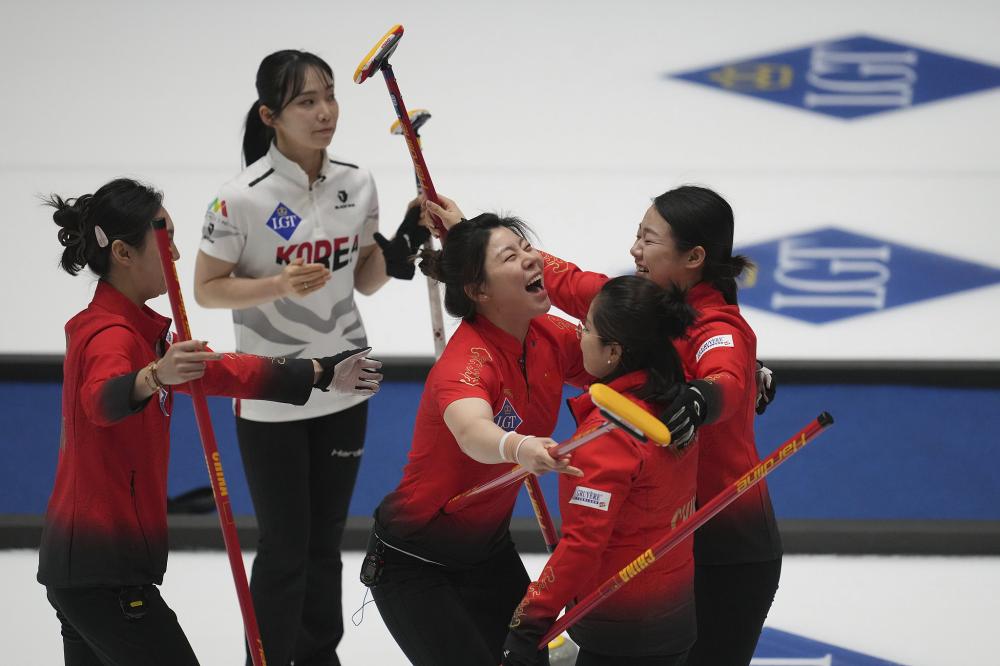 德天空：德甲三强争夺17岁中场德卡特，安德莱赫特要价2500万