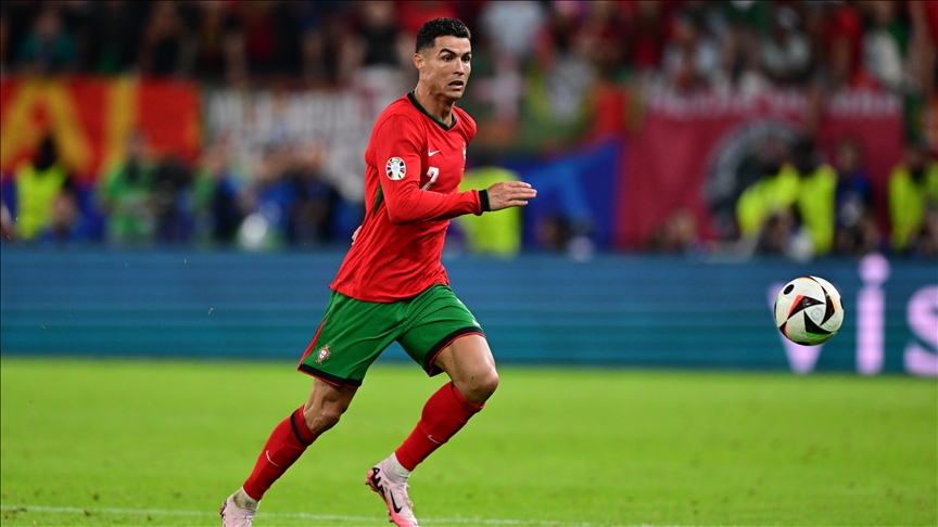 湖人球员通道签名小孩实为工作人员安排